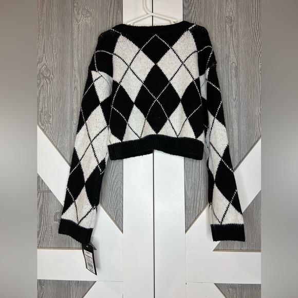 D14.01 NWT Art Class Black & White Argyle Girls Cardigan S (6/7) - Picture 3 of 4